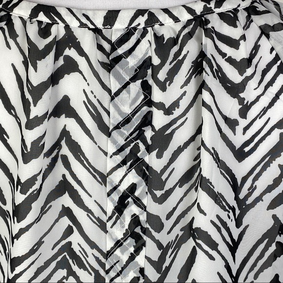 Grace Elements Chevron Striped Button Down Blouse - Picture 6 of 14